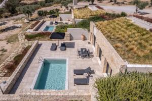 Bazén v ubytovaní Fari Stone Villas alebo v jeho blízkosti