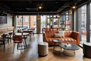 Spark by Hilton London Romford的休息区