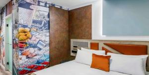 Spark by Hilton London Romford客房内的一张或多张床位
