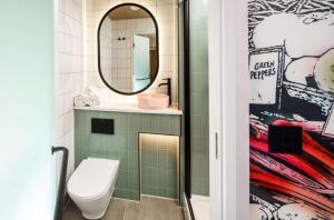 Spark by Hilton London Romford的一间浴室
