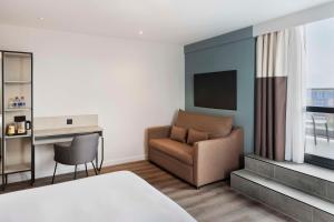 Spark by Hilton London Romford客房内的一张或多张床位
