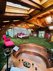 Zahrada ubytování JMR Splendor - Private Sauna & Bathtub Suites