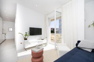 TV a/nebo společenská místnost v ubytování Apartment Apinelo