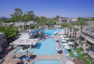 Arizona Biltmore, LXR Hotels & Resorts内部或周边的泳池