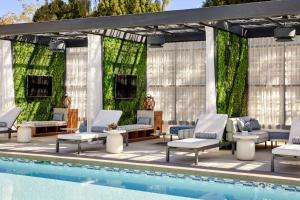 Arizona Biltmore, LXR Hotels & Resorts内部或周边的泳池