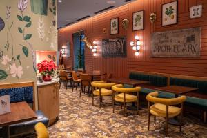 Hotel Theo New Orleans, Tapestry Collection by Hilton的休息区
