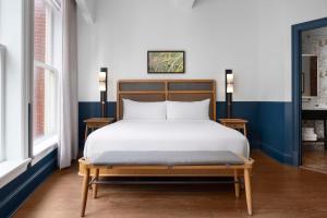 Hotel Theo New Orleans, Tapestry Collection by Hilton客房内的一张或多张床位