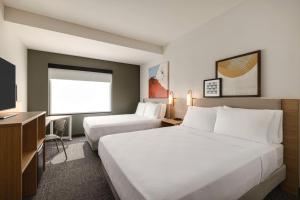 Postel nebo postele na pokoji v ubytování Spark By Hilton Las Vegas Airport