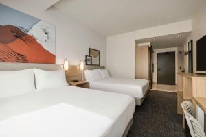 Postel nebo postele na pokoji v ubytování Spark By Hilton Las Vegas Airport