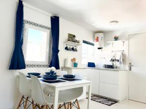 Η κουζίνα ή μικρή κουζίνα στο Marbella Center Apartment +7 φωτογραφίες