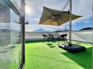 Patio nebo venkovní prostory v ubytování NewOpen大石100B広い展望台, 富士山と河口湖を望む 近大石公園