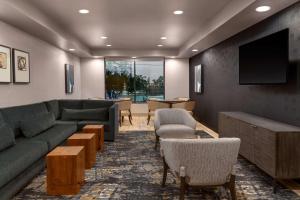 TV a/nebo společenská místnost v ubytování Homewood Suites by Hilton Palo Alto