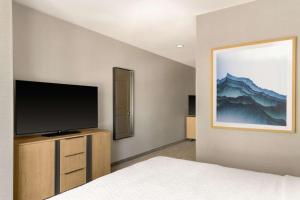 TV a/nebo společenská místnost v ubytování Homewood Suites by Hilton Palo Alto