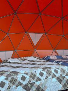 Una cama o camas en una habitación de La Cascadita