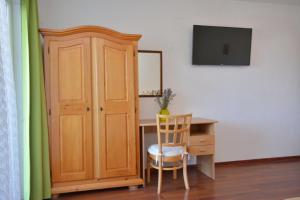 TV a/nebo společenská místnost v ubytování Apartments Franjić