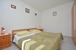 Postel nebo postele na pokoji v ubytování Apartments Franjić