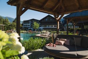 Bazén v ubytovaní Neuhaus Zillertal Resort alebo v jeho blízkosti