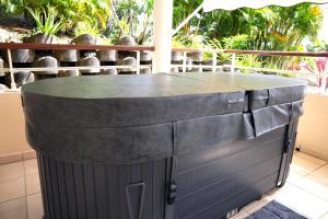 Fotografie z fotogalerie ubytování T2 confort zen avec jacuzzi idéal couples jeunes parents proche plage Anse Mitan v destinaci Les Trois-Îlets