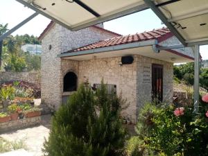 Zahrada ubytování Apartments Franjić + 45 fotografií