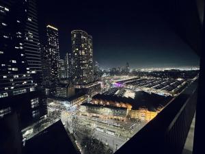 Nespecifikovaný výhled na destinaci Melbourne nebo výhled na město při pohledu z apartmánu