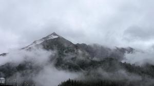 山景或在旅馆看到的山景