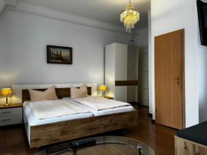 Postel nebo postele na pokoji v ubytování Hotel Zu den Linden