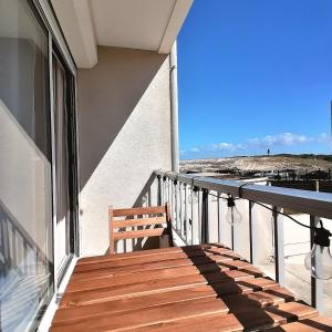 Μπαλκόνι ή βεράντα στο Joli studio front de mer Balcon WIFI vue cour