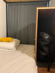 Postel nebo postele na pokoji v ubytování Spanglish Hostel Benidorm