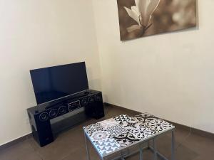Μια τηλεόραση ή/και κέντρο ψυχαγωγίας στο Appartement Carcans
