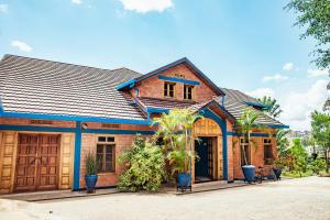 a brick house with blue accents at Maison Ubururu in Kigali