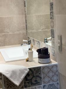 Koupelna v ubytování La Bastidone , Très jolie maison 4 chambres en Provence