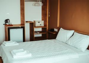 Postel nebo postele na pokoji v ubytování Deniz Otel