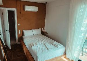 Postel nebo postele na pokoji v ubytování Deniz Otel