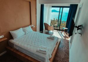 Postel nebo postele na pokoji v ubytování Deniz Otel