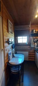 Kuchyň nebo kuchyňský kout v ubytování Reykjavik 116 Cozy Mini Studio 14m2 On Road no1 28km from the center of Rvk