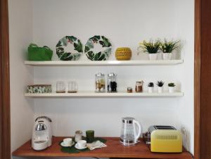 Coffee and tea making facilities at acasadienrico