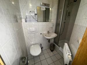 Koupelna v ubytování Hotel Zu den Linden