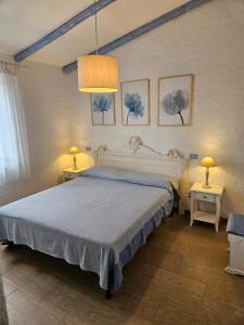 Postel nebo postele na pokoji v ubytování La Casetta Cannigione