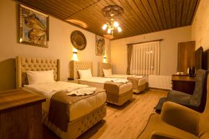 Khu vực ghế ngồi tại Konak Stone House