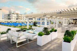 Hilton Waikiki Beach Resort & Spa内部或周边的泳池
