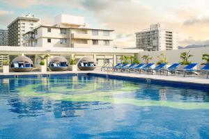 Hilton Waikiki Beach Resort & Spa内部或周边的泳池