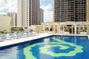 Hilton Waikiki Beach Resort & Spa内部或周边的泳池