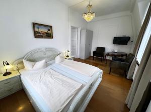 Postel nebo postele na pokoji v ubytování Hotel Zu den Linden