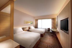 DoubleTree by Hilton Johor Bahru的电视和/或娱乐中心