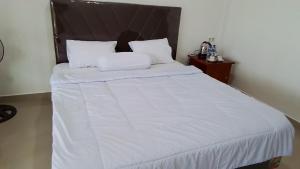 Matraville Home Stay Tuk Tuk Lake Toba Samosir客房内的一张或多张床位