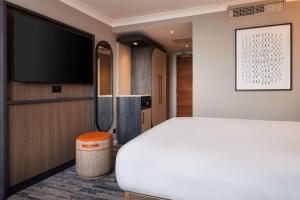 Postel nebo postele na pokoji v ubytování Hilton Leeds City
