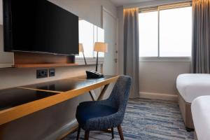 TV a/nebo společenská místnost v ubytování Hilton Leeds City
