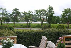 a table and chairs with a view of a park at Cozy house with sea view at Husvik, 3 bedrooms in Tønsberg