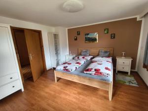 a bedroom with two beds and a wooden floor at Haus Gamssprung in Steinberg am Rofan