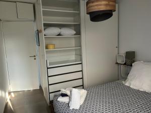 Łóżko lub łóżka w pokoju w obiekcie Roquebrune Golfs Plages